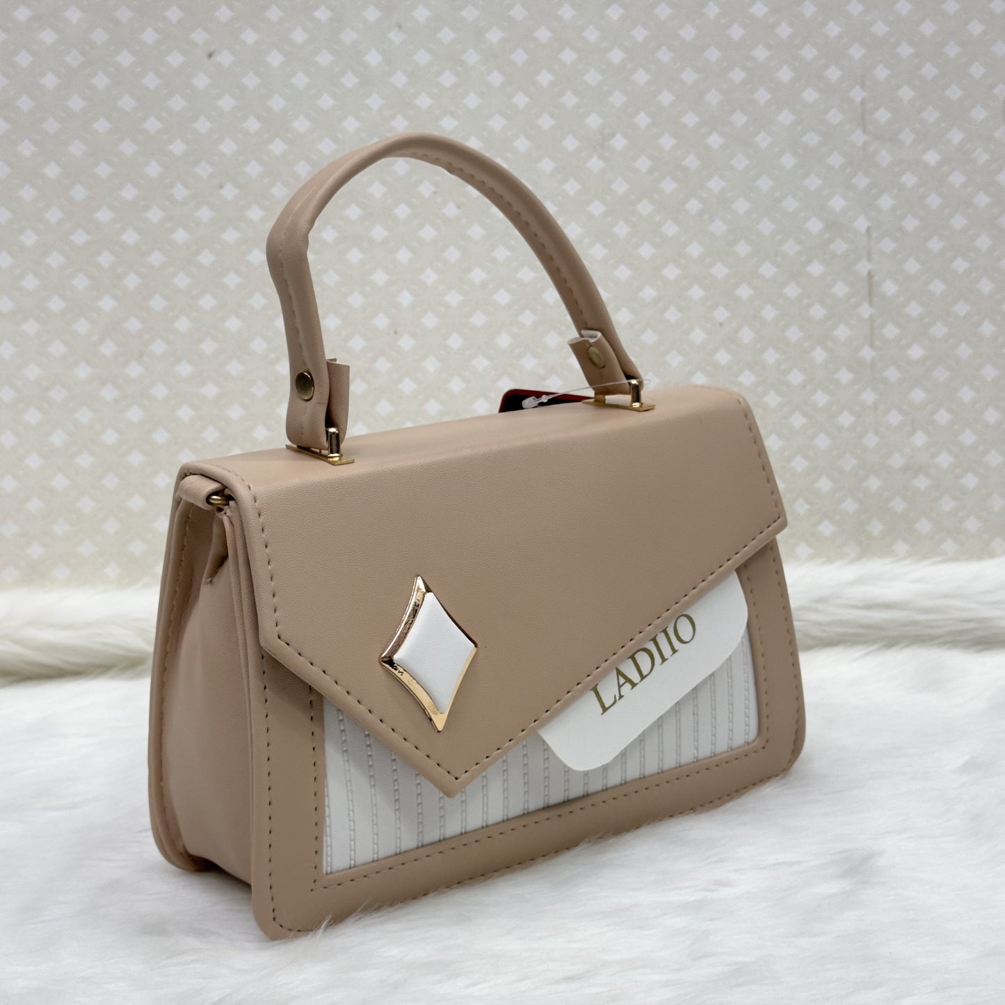 Daimond design sling bag Ladiio